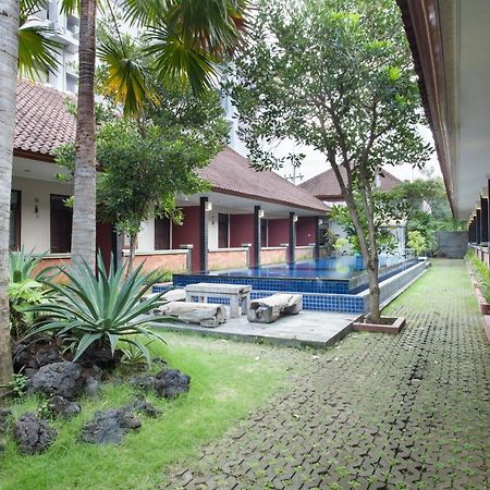 Puri Ganesh Hotel เลอกีอัน ภายนอก รูปภาพ
