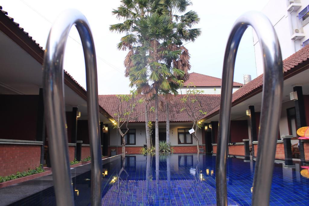 Puri Ganesh Hotel เลอกีอัน ภายนอก รูปภาพ
