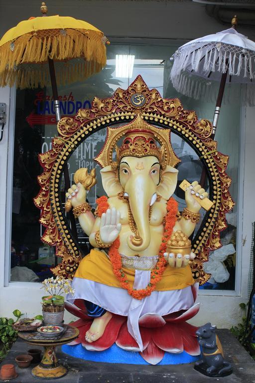 Puri Ganesh Hotel เลอกีอัน ภายนอก รูปภาพ
