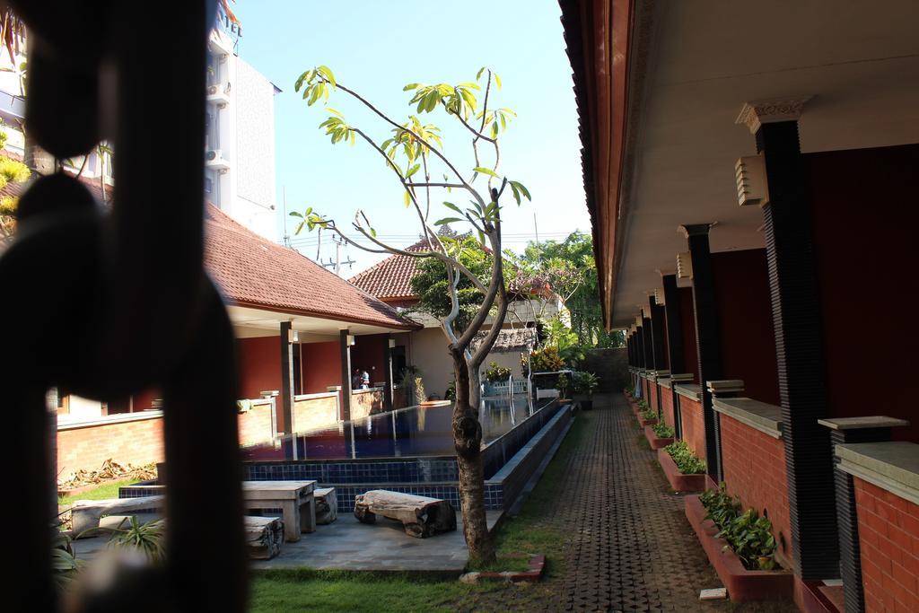 Puri Ganesh Hotel เลอกีอัน ภายนอก รูปภาพ