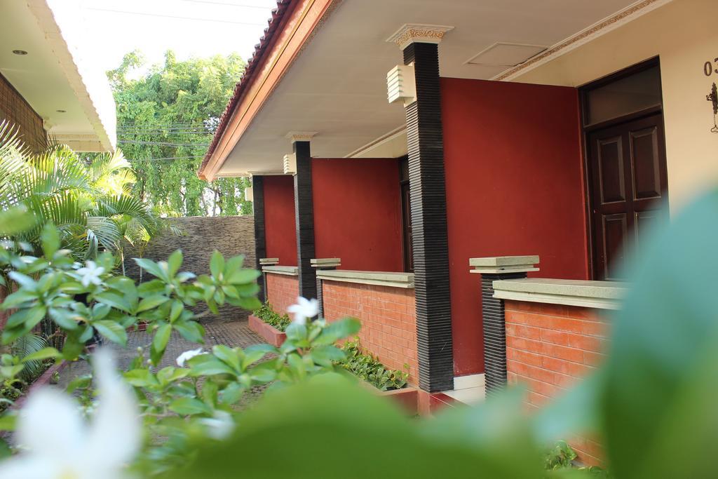 Puri Ganesh Hotel เลอกีอัน ภายนอก รูปภาพ