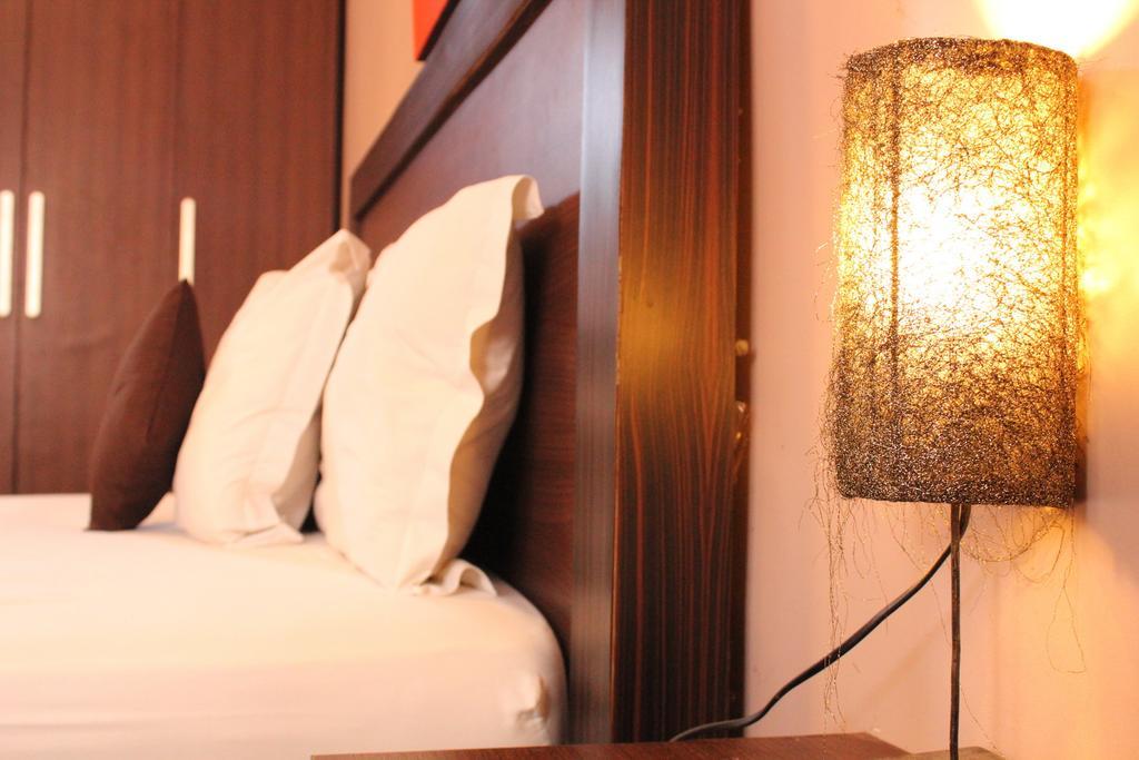 Puri Ganesh Hotel เลอกีอัน ภายนอก รูปภาพ